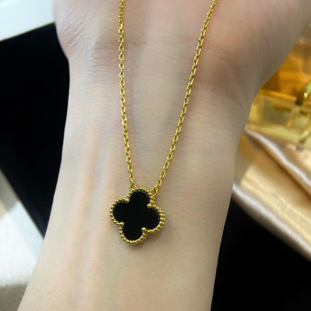 CLOVERS NECKLACE 15MM BLACK ONYX SINGLE FLOWER