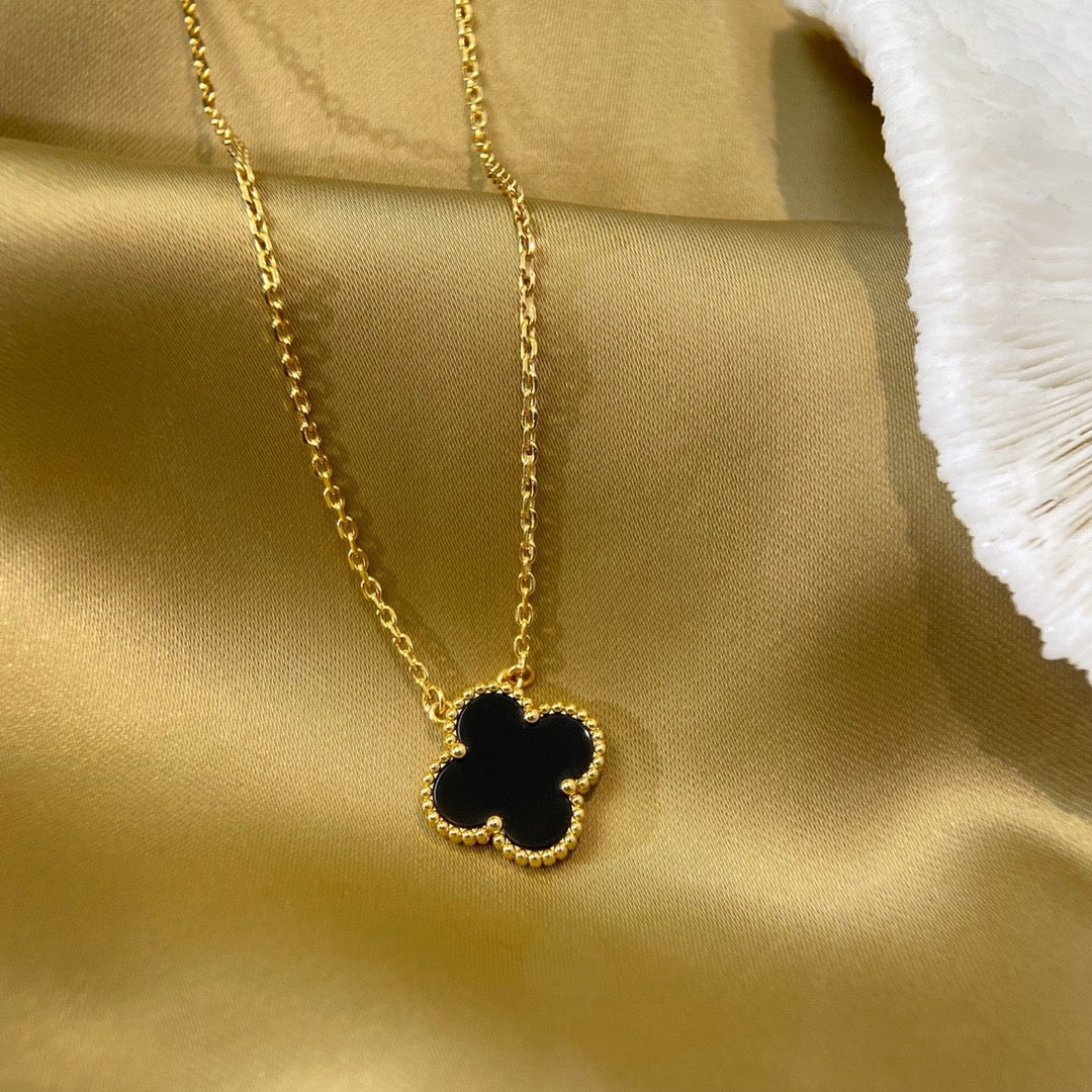 CLOVERS NECKLACE 15MM BLACK ONYX SINGLE FLOWER