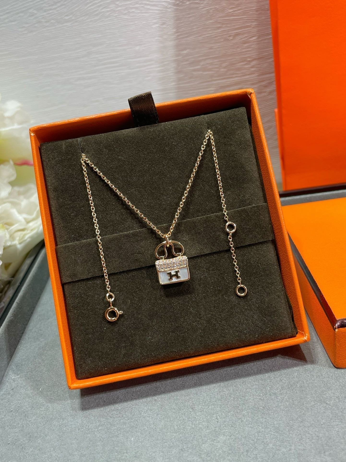 [Clover Jewelrys]H CIRCE MOISSANITE PENDANT NECKLACE GOLD