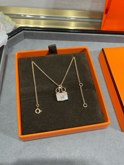 [Clover Jewelrys]H CIRCE MOISSANITE PENDANT NECKLACE GOLD