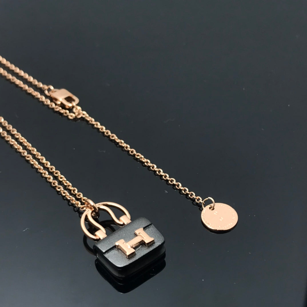 [Clover Jewelrys]WOMEN'S HM AMULETTES CONSTANCE PENDANT NECKLACE