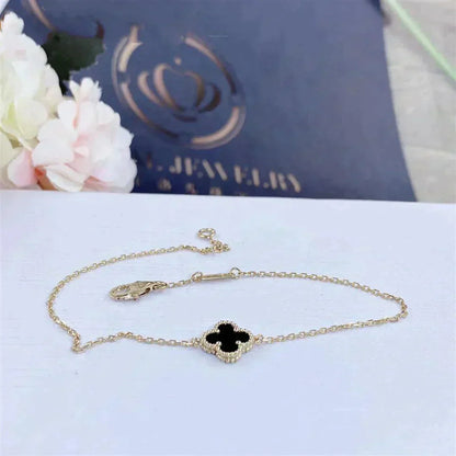 [Clover Jewelrys]CLOVER ONYX SINGLE FLOWER BRACELET