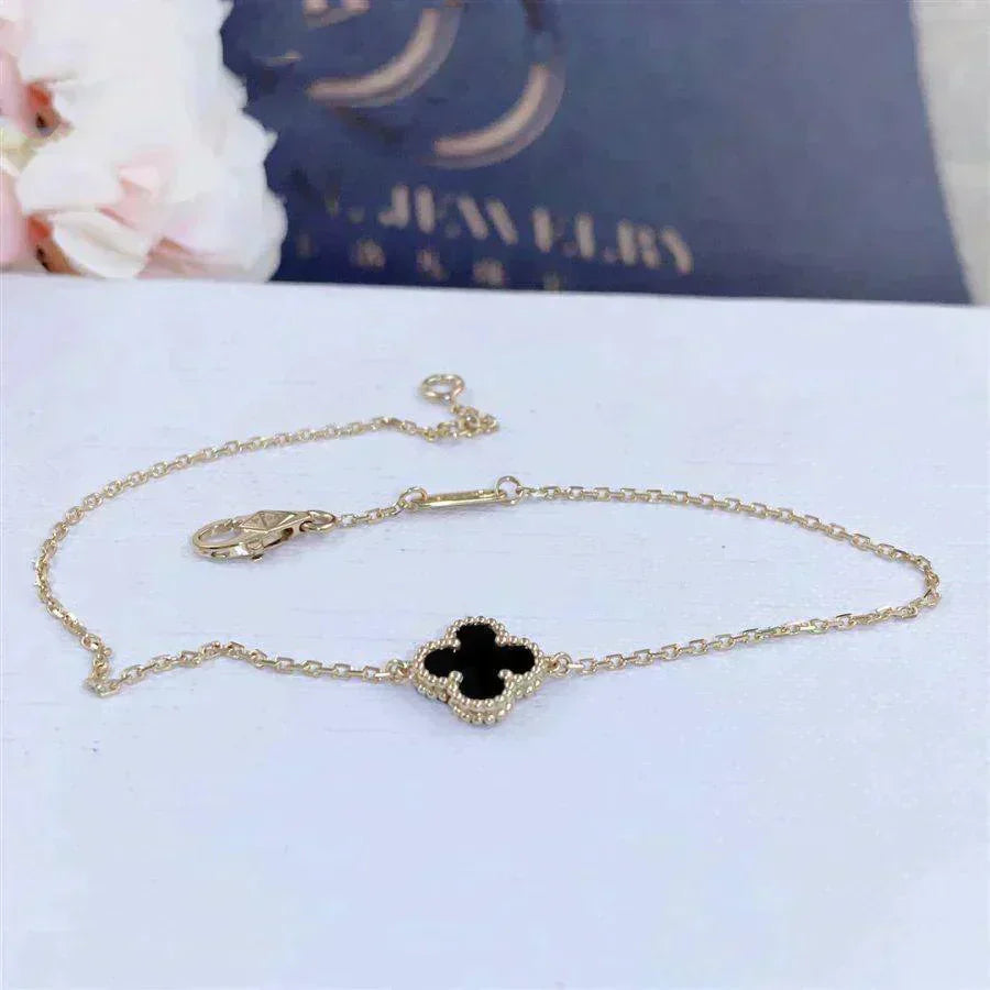 [Clover Jewelrys]CLOVER ONYX SINGLE FLOWER BRACELET