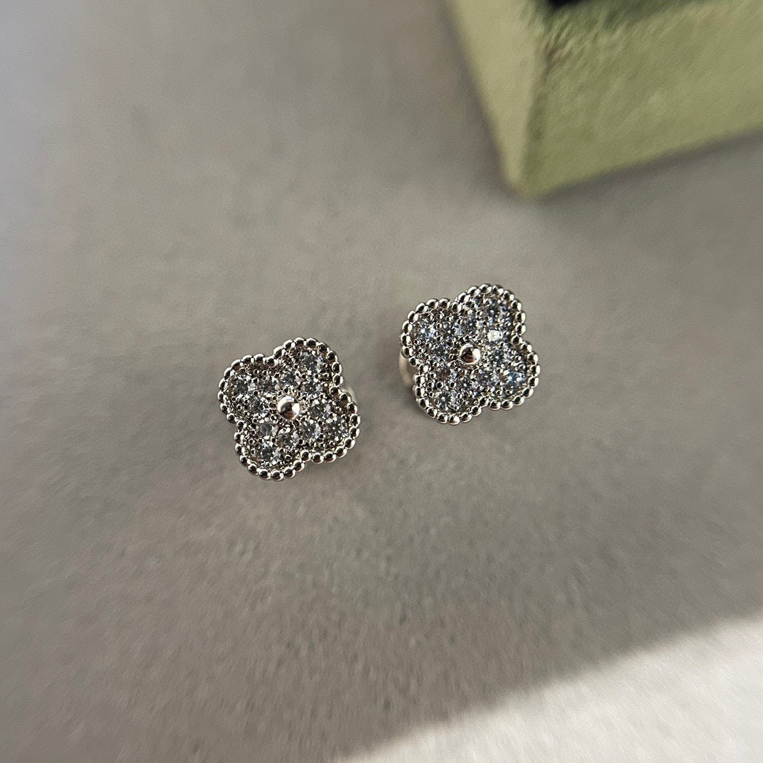 [Clover Jewelrys]CLOVER MINI DIAMOND STUD EARRINGS